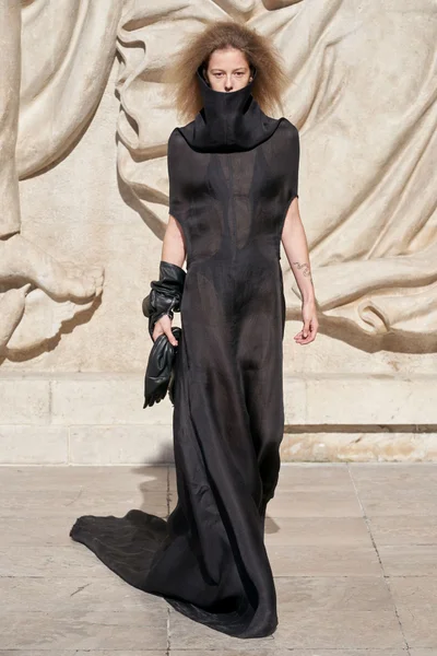 Look 4